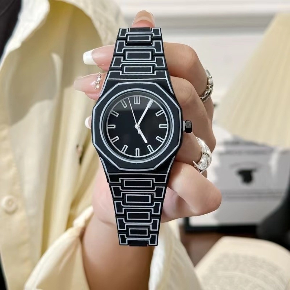 ساعة كوارتز جديدة بتصميم بسيط  - مراجعة Smartwatch Touch وسعره