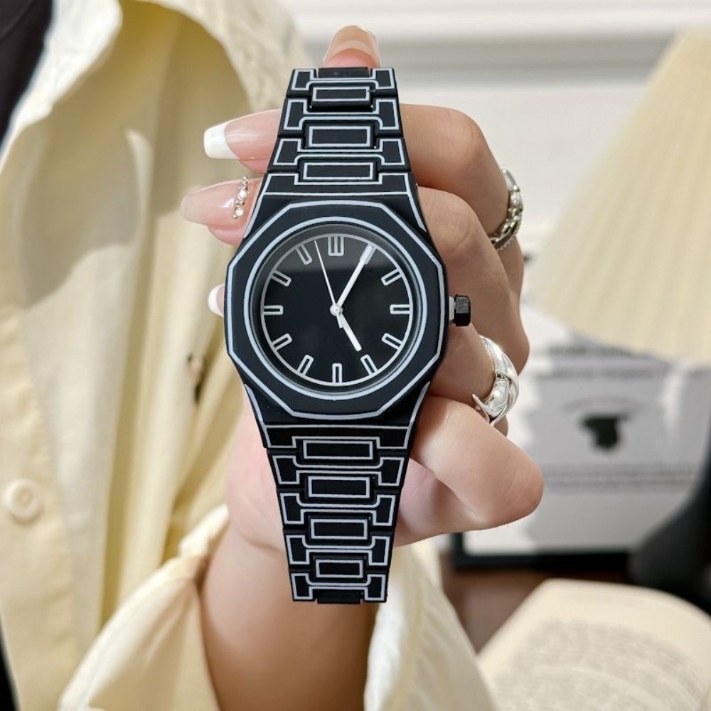 ساعة كوارتز جديدة بتصميم بسيط  - مراجعة Smartwatch Touch وسعره